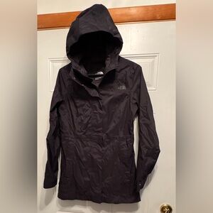 The North Face Women's Rain Jacket with hood in Black Size Small
